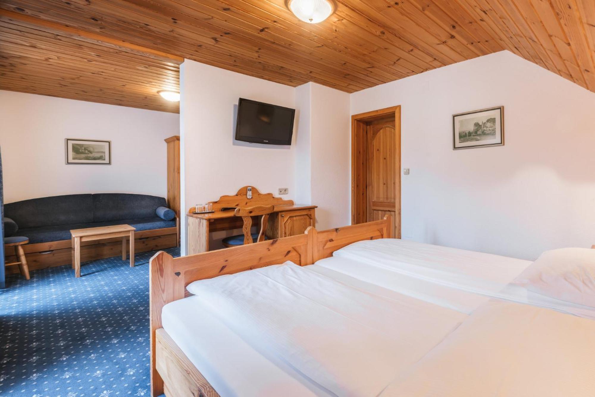 Garni Hotel Berc เบลด ภายนอก รูปภาพ