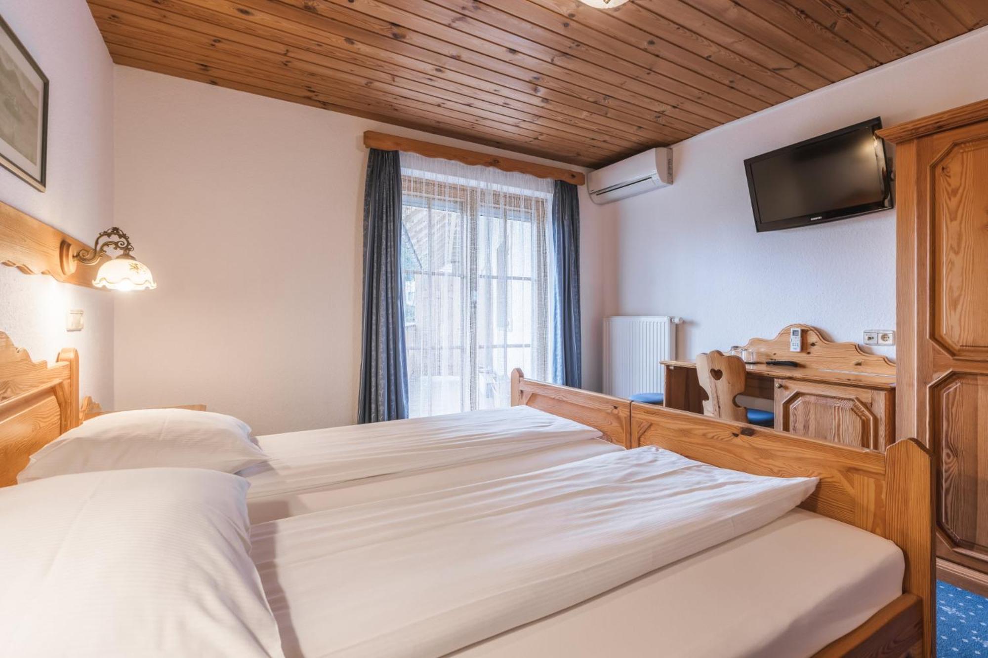 Garni Hotel Berc เบลด ภายนอก รูปภาพ